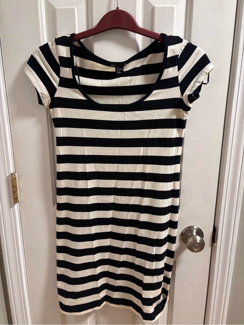 H&M Basic Black and White Striped Scoop Neck T-Shirt Dress Size Small